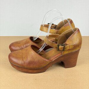 b.o.c. Gia Clog Sandals Womens 11 Tan Ankle Strap Adjustable Buckle Faux Leather